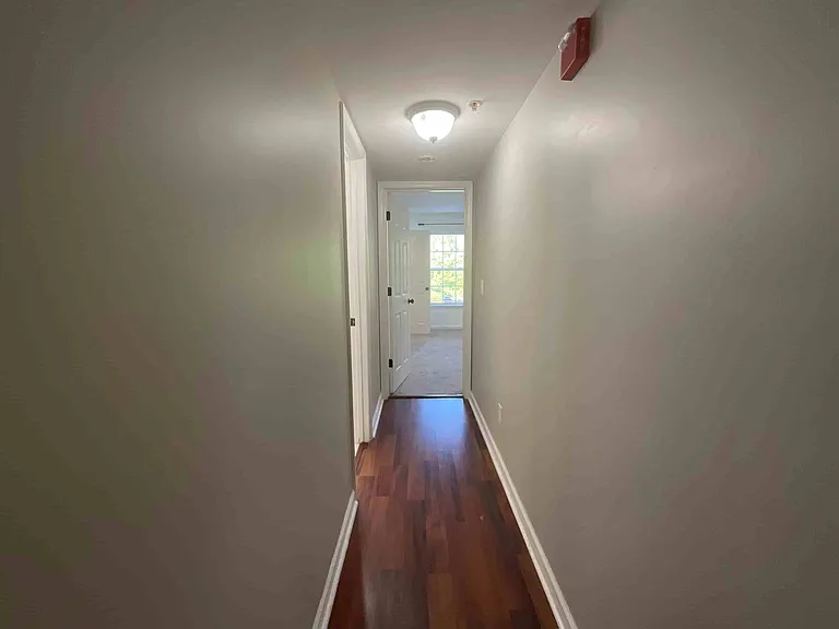 421 Ivy Glen Dr — Photo 3