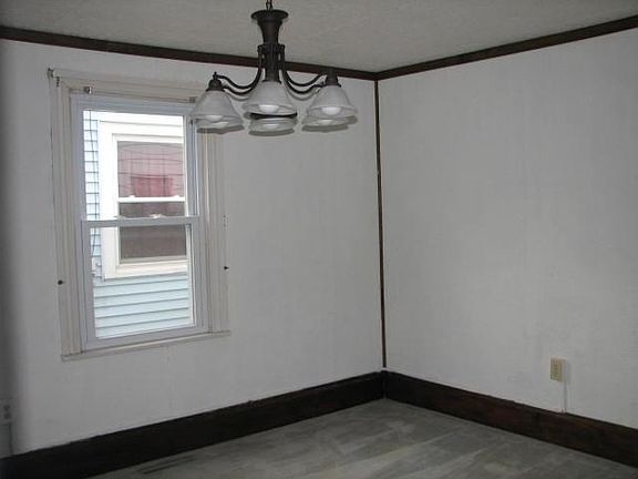 5th image of 1222 W Southern Ave S