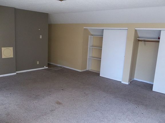 3rd image of 10081 Grosvenor Dr
