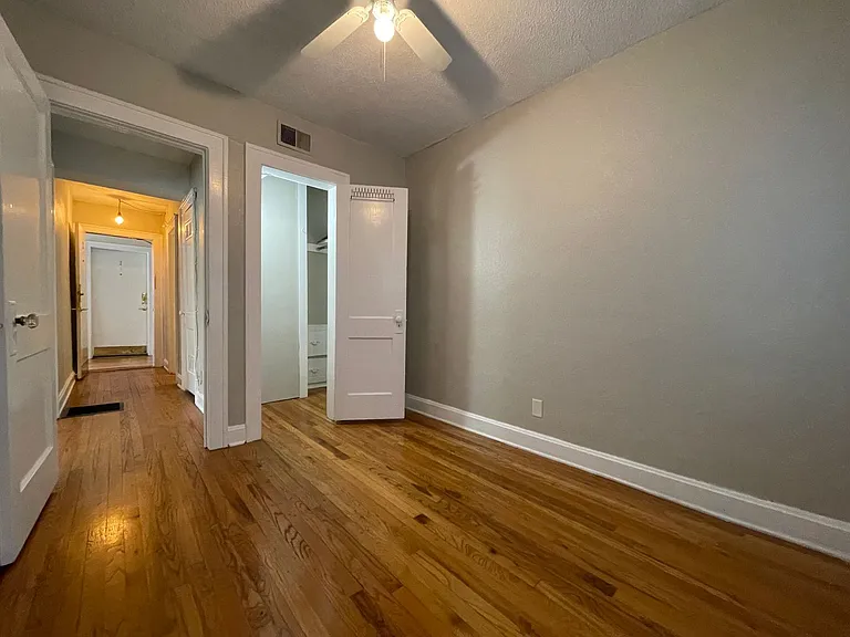 Valentine Place Apartments — Photo 13