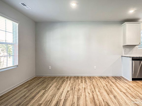 5th image of 272 Johnson Ridge Way
