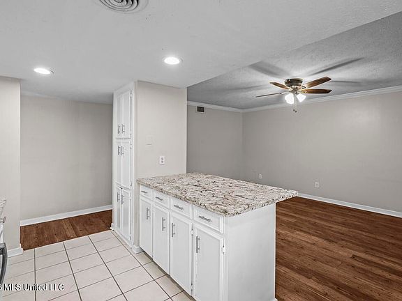 4th image of 5 Dove Way Cir