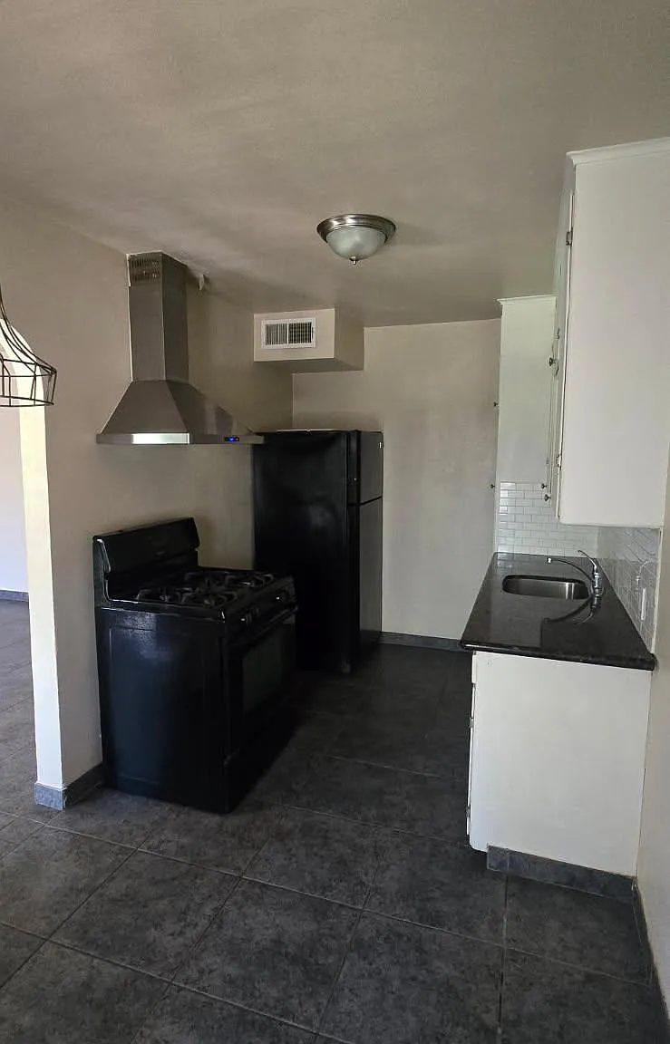 Studio, 650 sqft, $1,095 — Photo 1