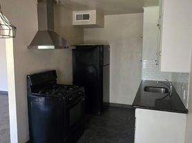 3373 E Clinton Ave, Fresno, CA
