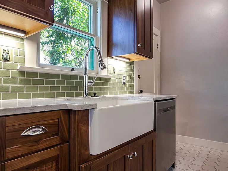 2210 E Helen St — Photo 7