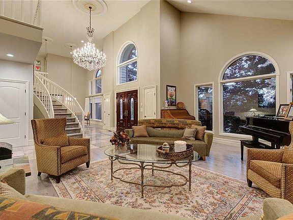 5th image of 6 Chauncey Pl