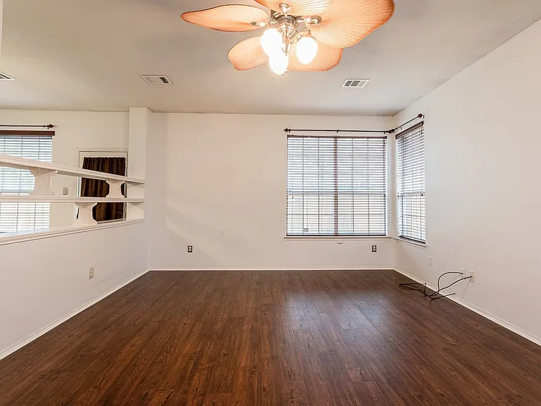 1235 Blackthorn Dr — Photo 7