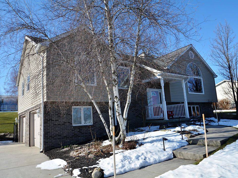 1st image of 23 Fairway Dr
