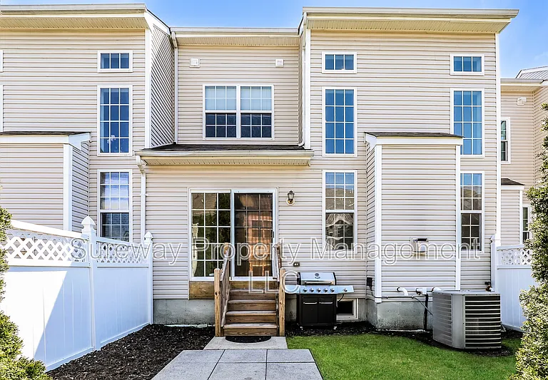 158 Chancellor Dr — Photo 20