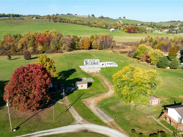 2008 Sherman Dr, Connellsville, PA 15425