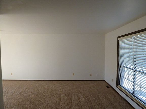 3rd image of 6 Newpark Ln