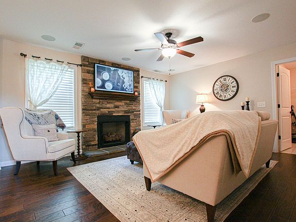 3rd image of 1233 Gentry Dr