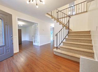 6 Leesburg Ct #1, Mount Sinai, NY 11766