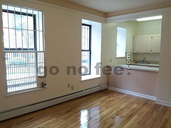 5th image of 30 Bradhurst Ave APT 1B