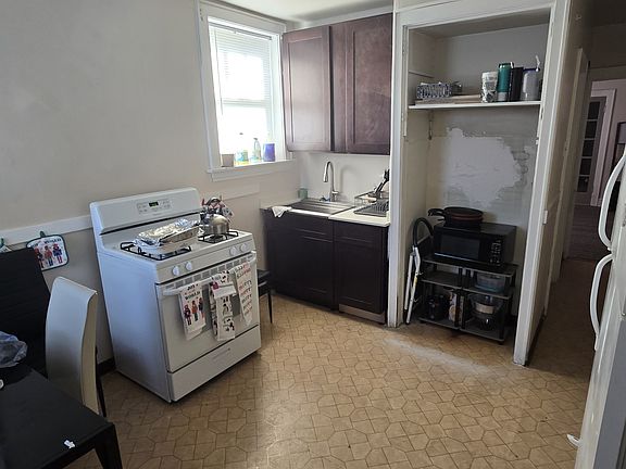 2nd image of 6152 S Grand Blvd Floor 1-1F