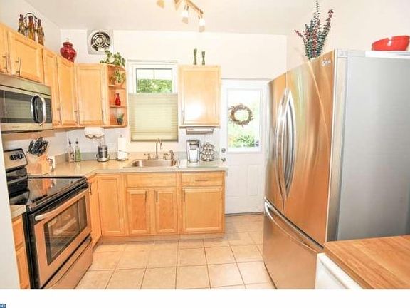 3rd image of 4324 Comly St