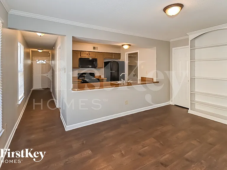 6512 Lancer Dr — Photo 2