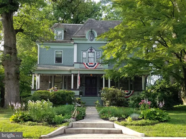 33 E Greenwood Ave, Lansdowne, PA 19050