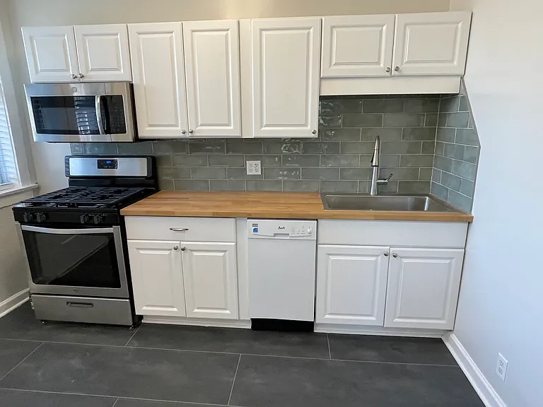 1411 W Greenleaf Ave #2E — Photo 16