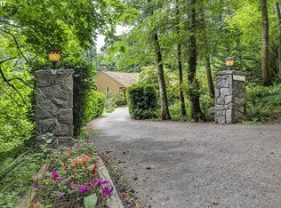 18840 Hill Top Rd, Lake Oswego, OR 97034