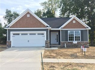 665 Cascade Ave, Fenton, MI 48430