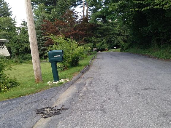 4th image of 84 McLaughlin Dr