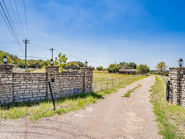 324 Mustang Trl, Granbury, TX 76049