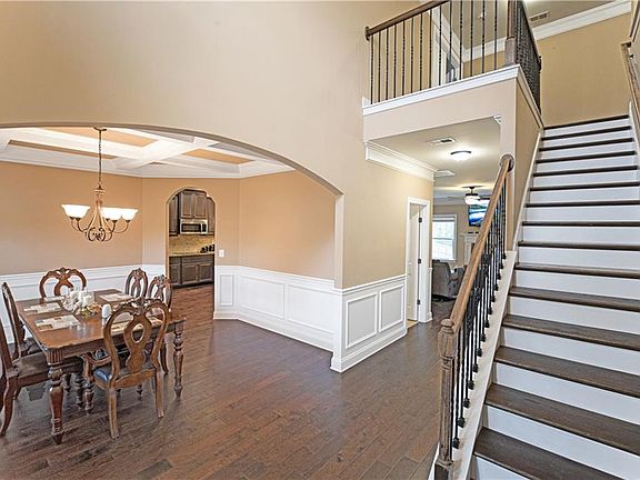 2nd image of 3029 McKinley Dr