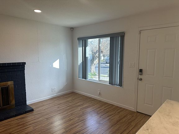 2nd image of 455 Klamath Dr