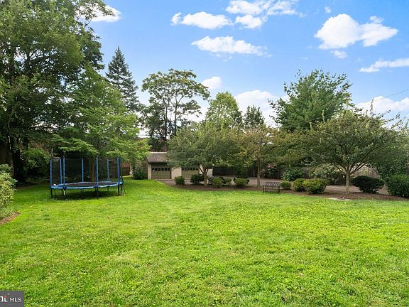 5th image of 8040 Saint Martins Ln
