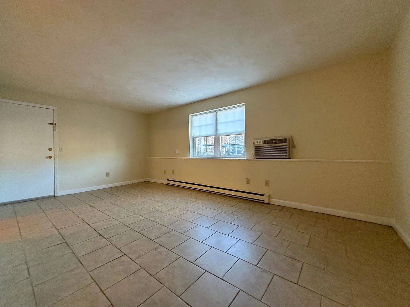 Sunny, Renovated Leominster 1 Bed on Central St. Available Now — Photo 2