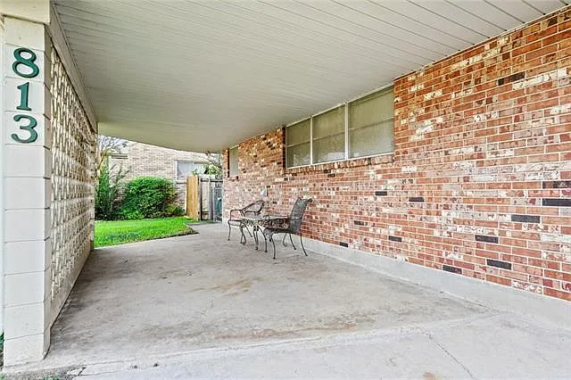813 Andrews Ave — Photo 2
