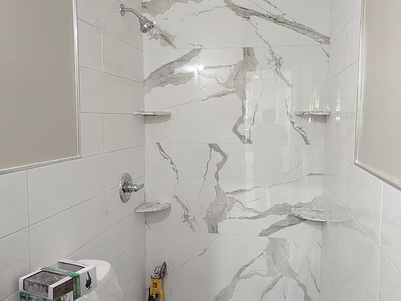 5th image of 829 Suffolk Ave APT 1