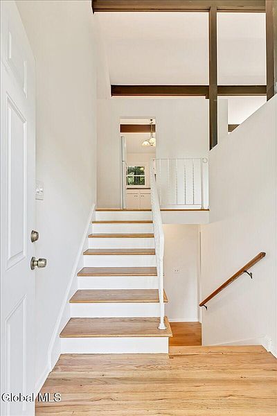 5th image of 40 Oakwood Boulevard