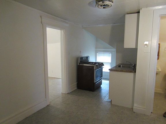 2nd image of 899 S 18th St Floor 3