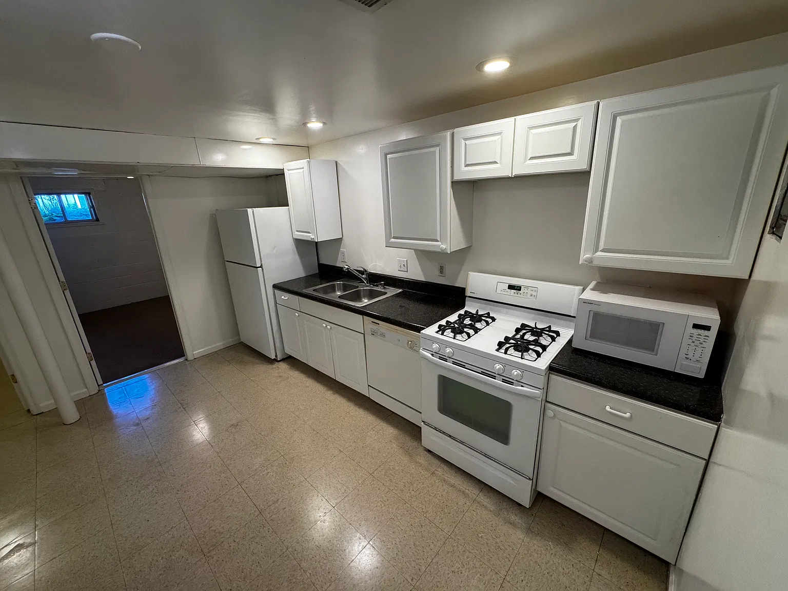 1 bed, 1200 sqft, $1,095 — Photo 2