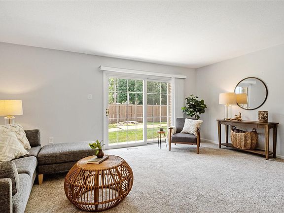 5th image of 4392 Chateau De Ville Dr APT C