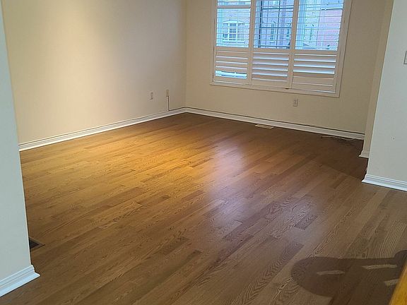 5th image of 80 Acorn Pl #128