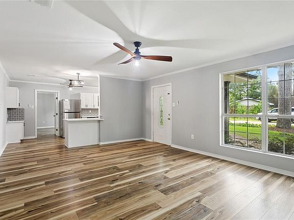 5th image of 112 Oakwood Dr