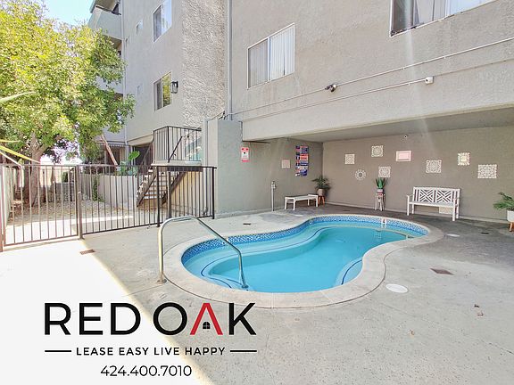 3rd image of 11817 3/4 Victory Blvd #213