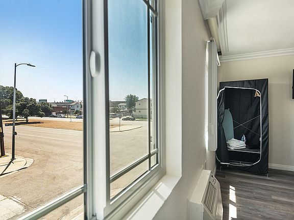 2nd image of 10424 S Broadway #0B-1Ba-197Sqft