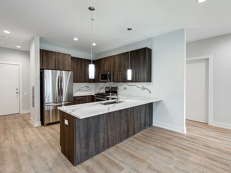 2813 W Belmont Ave #304 — Photo 4