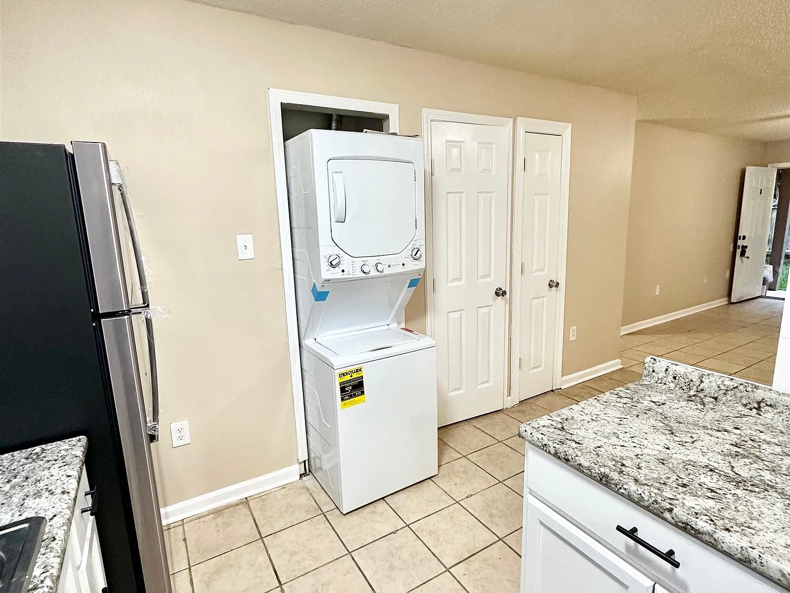 2 bed, 850 sqft, $1,050 — Photo 3