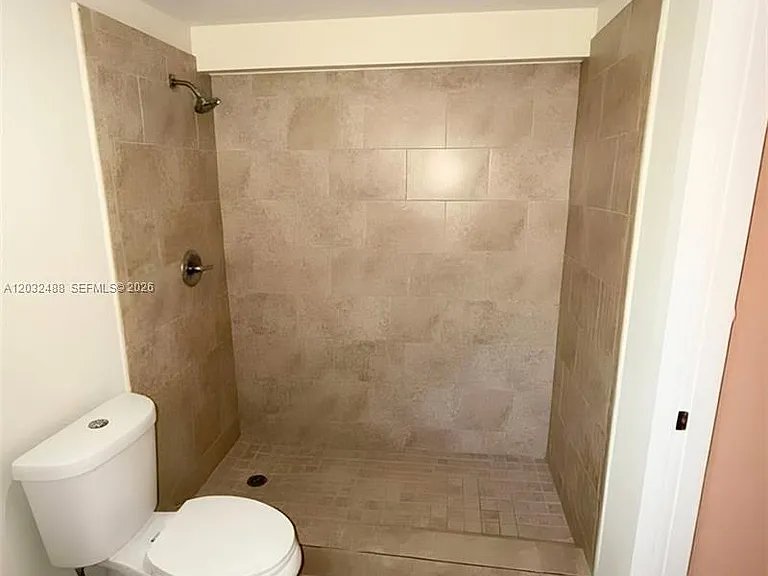 14215 NE 9th Ave — Photo 17