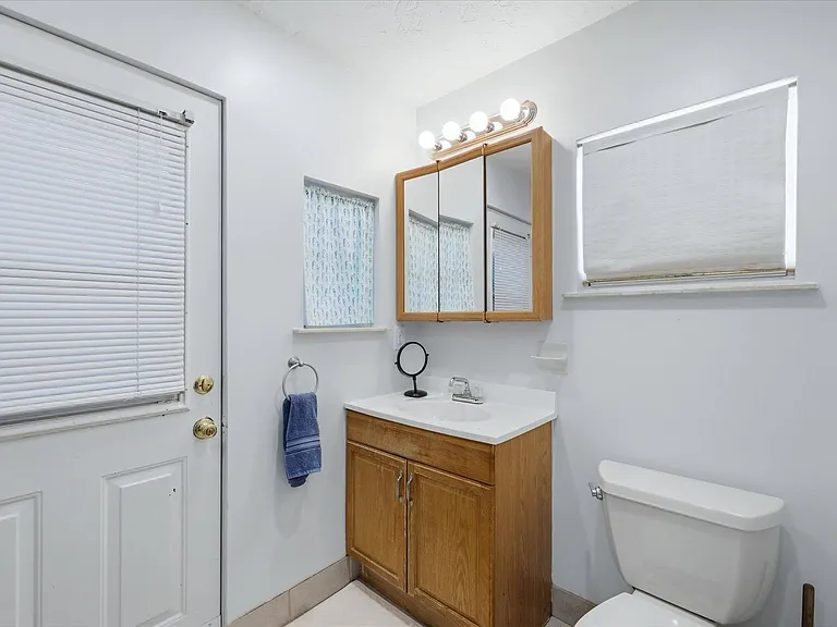428 Court St — Photo 20