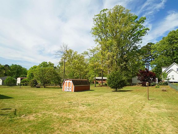 5th image of 204 Kirvin Ct