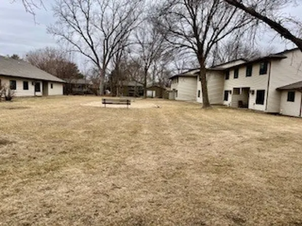 912 N Elm St, Vermillion, SD 57069