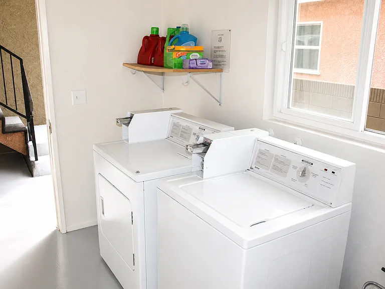 951 W Summerland Ave — Photo 10
