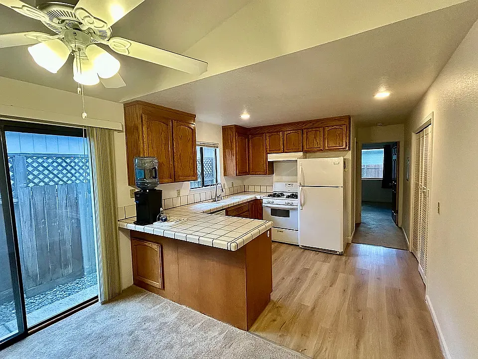 2 bed, 1050 sqft, $3,125 — Photo 3
