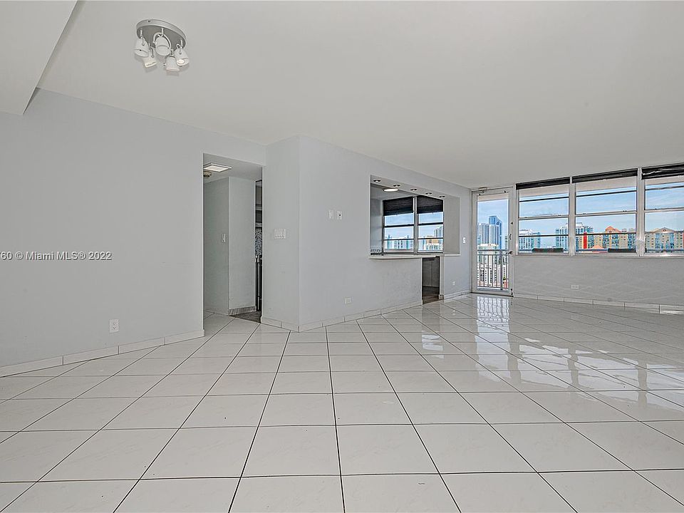 1st image of 1902-250 NE 174th St #1902